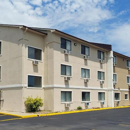 Boarders Inn & Suites By Cobblestone Hotels Waterloo Cedar Falls Exterior photo