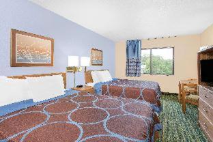Boarders Inn & Suites By Cobblestone Hotels Waterloo Cedar Falls Room photo