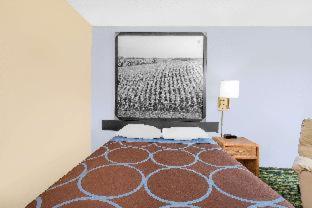 Boarders Inn & Suites By Cobblestone Hotels Waterloo Cedar Falls Room photo