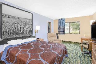 Boarders Inn & Suites By Cobblestone Hotels Waterloo Cedar Falls Room photo